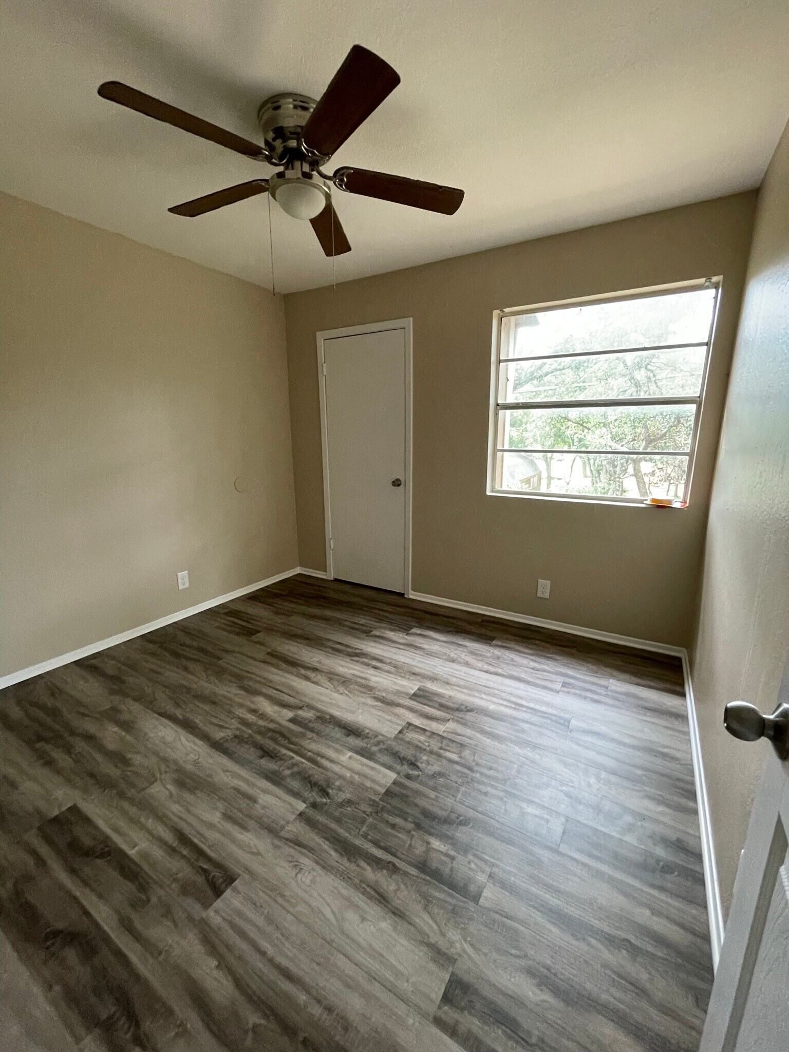 Building Photo - 501 Algerita Dr