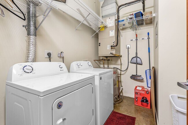 Building Photo - Fully Furnished 1-Bedroom in Lafayette Square | Utilities Included | 3, 6 & 9 Month Leases