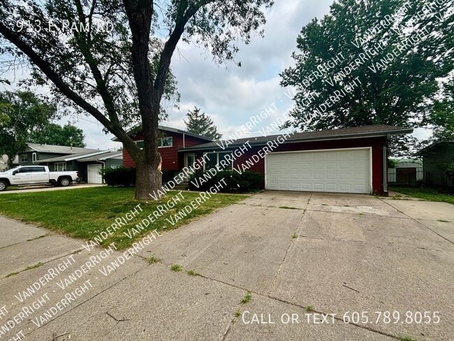Building Photo - 913 E Pam Rd