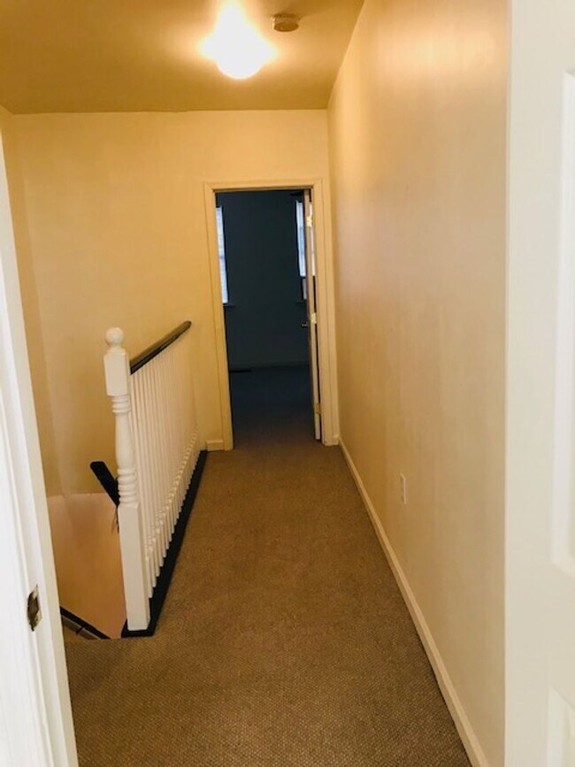 Building Photo - 2 Bed 2.5 Bath row house located just a short distance from RFK stadium in NE Washington, DC.