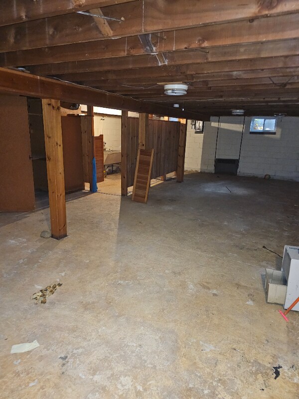 Building Photo - 2525 E Maple Rd