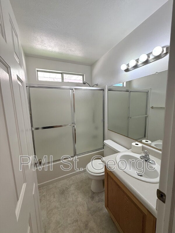 Building Photo - 2605 E 700 N