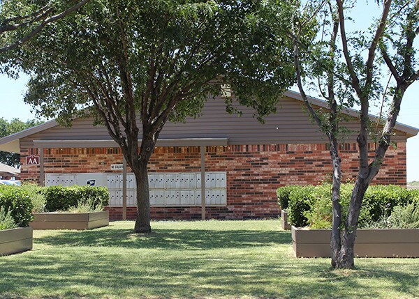 Building Photo - Summertime Villa