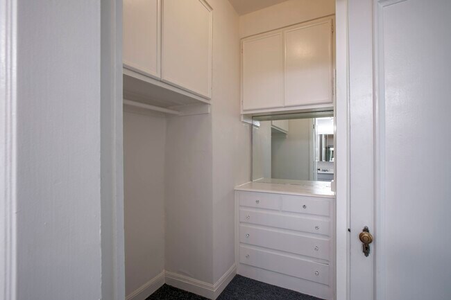 Building Photo - 631 Ofarrell St