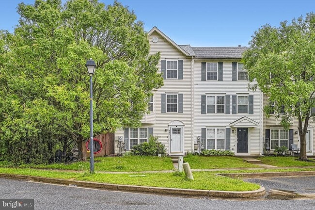 Building Photo - 9863 Greenbriar Way