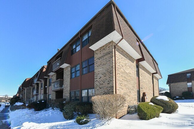 Building Photo - 290 Alpine Way