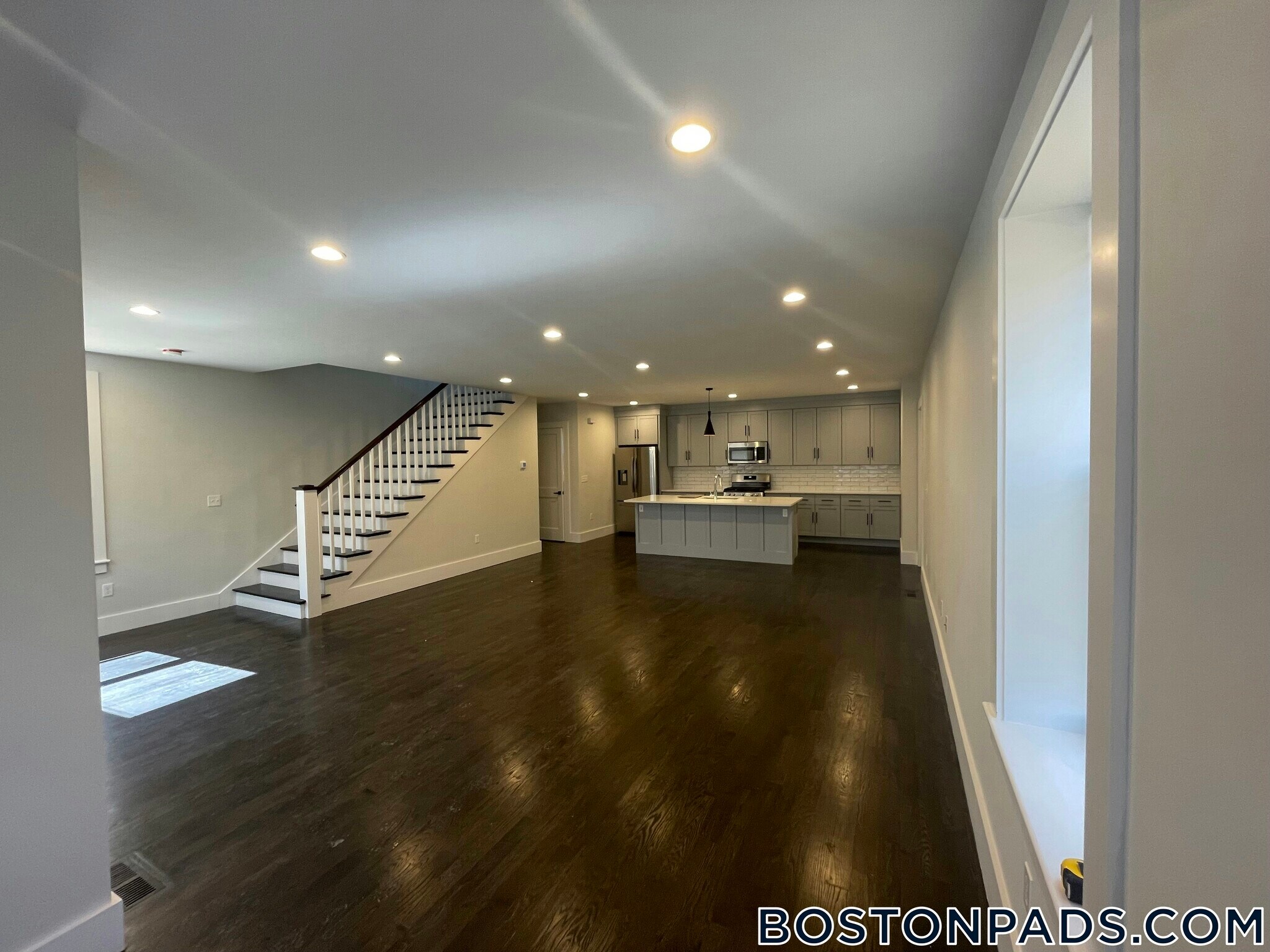 Building Photo - 54 Taylor St