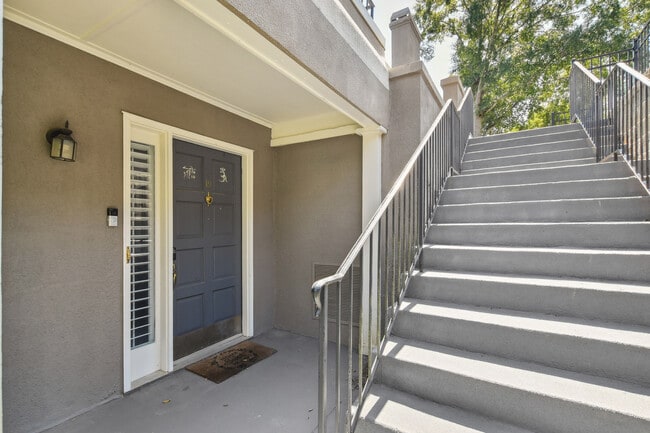 Building Photo - 19 Normandy Ct