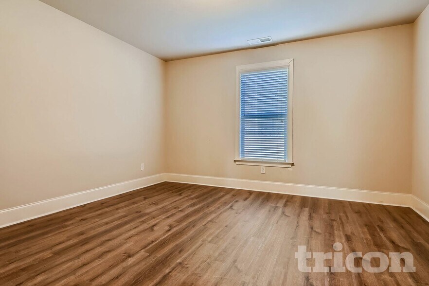 Building Photo - 273 Enfield Ln