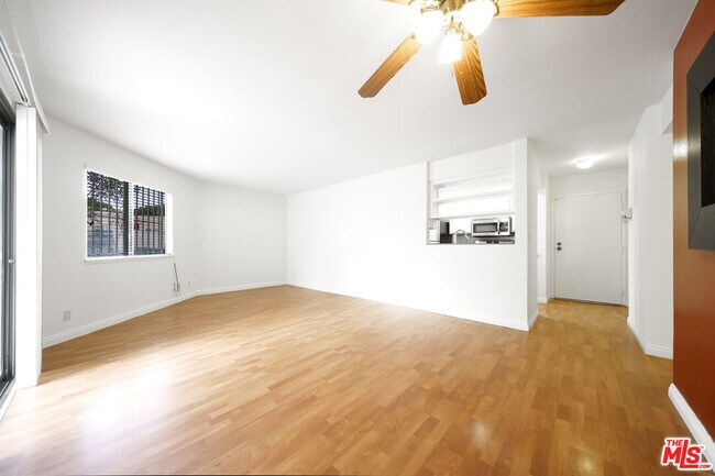 Building Photo - 1425 W 12th St