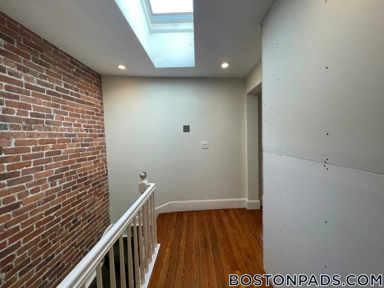 Building Photo - 151 Highland St