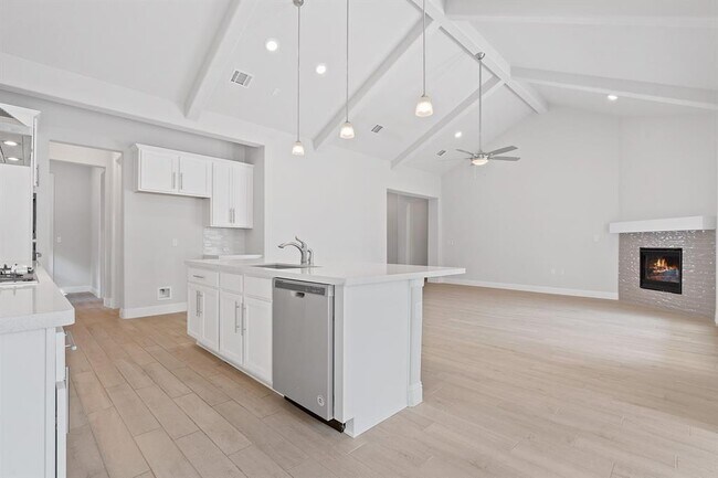 Building Photo - 102 Majestic Arroyo Way