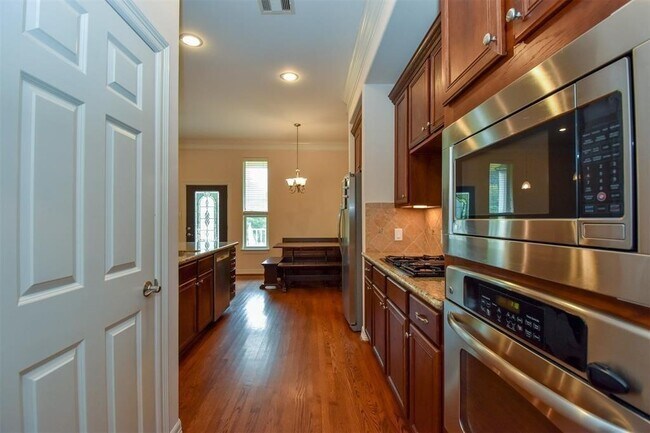 Building Photo - 815 Garden Rose Ln