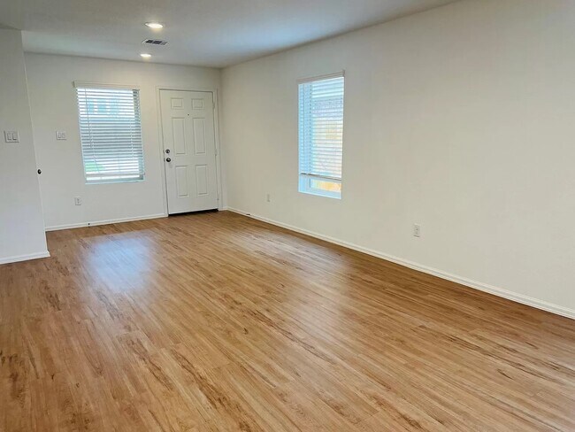 Building Photo - 17731 Grv Hl Dr