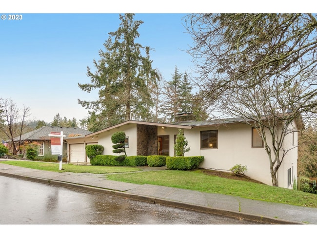 Building Photo - 16932 Greentree Ave