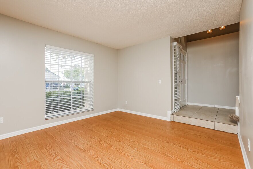 Building Photo - 1046 Kelly Creek Cir