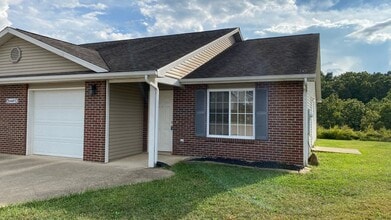 Building Photo - 2 Bedroom, 2 Bathroom Duplex, Close to Ft ...