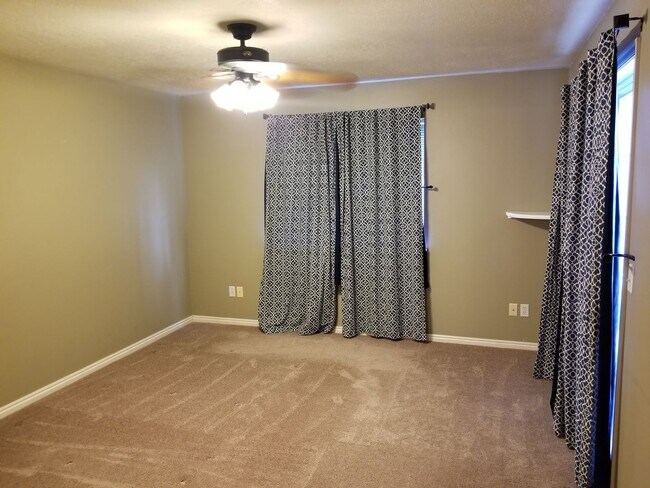 Building Photo - 3 Bed, 2 Bath in Orem - with pool access!