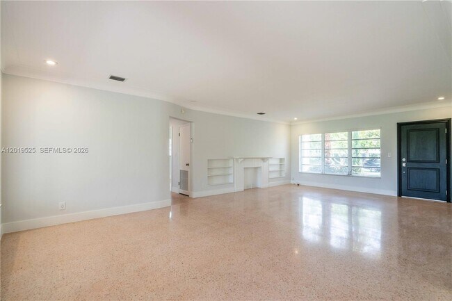 Building Photo - 475 S Shore Dr