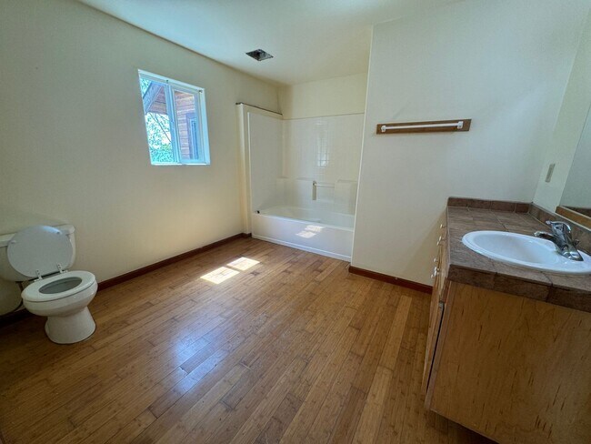 Building Photo - 1135 Aloha Way