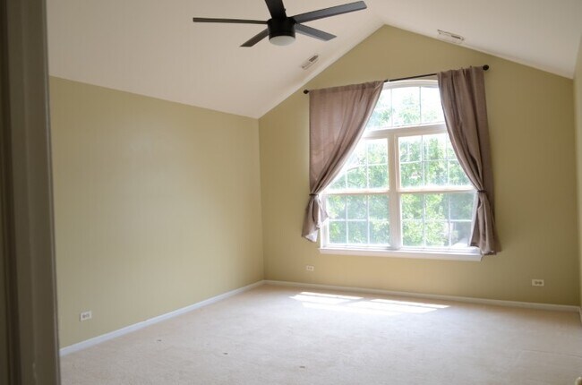 Building Photo - 389 Bloomfield Ct