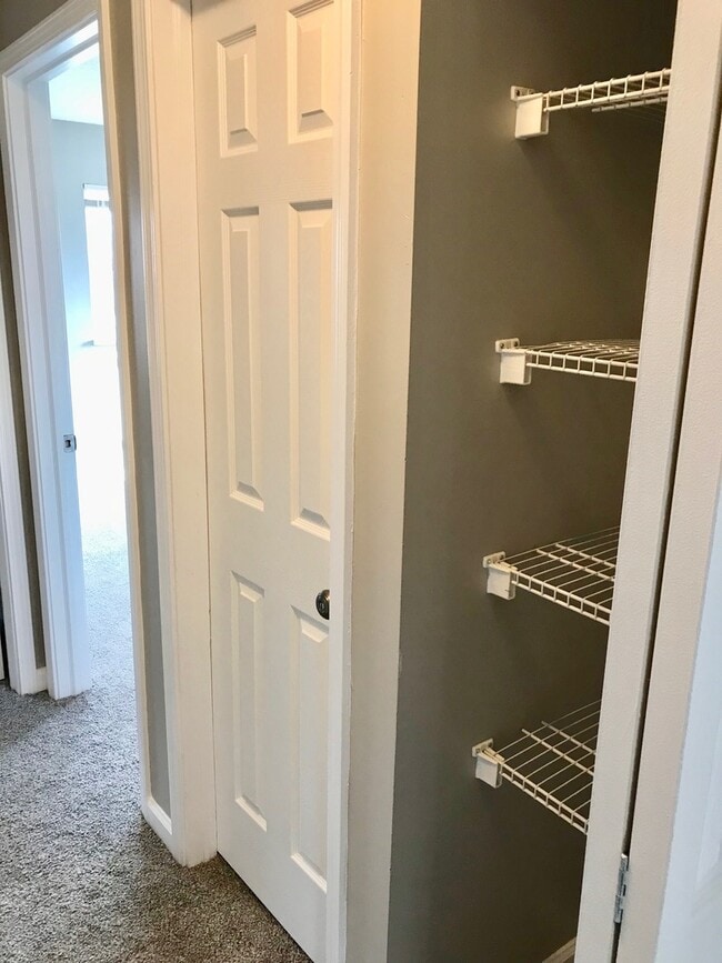 Building Photo - 4 Bedroom 2.5 Bathroom Two Story Brick Front Home in Pike Township!