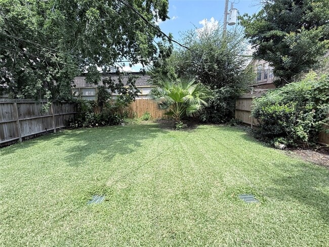 Building Photo - 1611 Potomac Dr