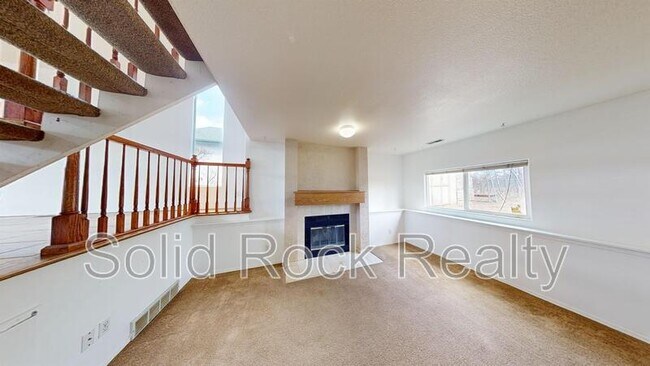Building Photo - 935 Greenbrier Dr