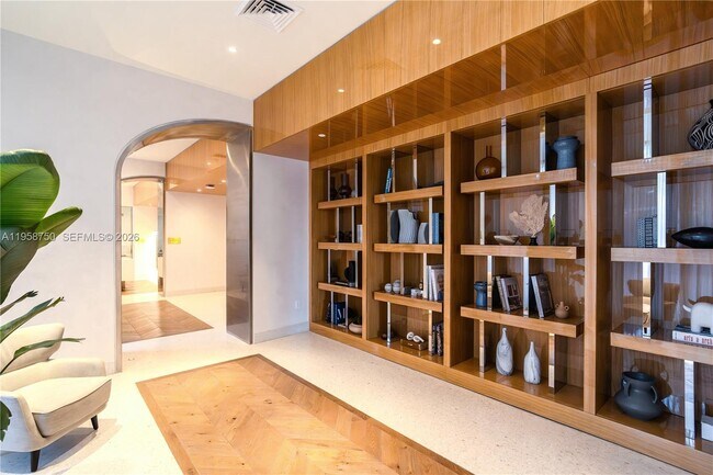 Building Photo - 2678 Tigertail Ave