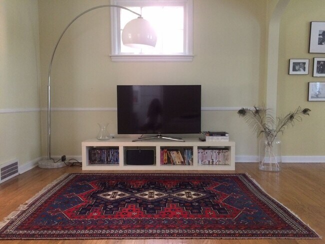 Building Photo - Spacious 3 Bedroom Home with Central Air in University Heights!