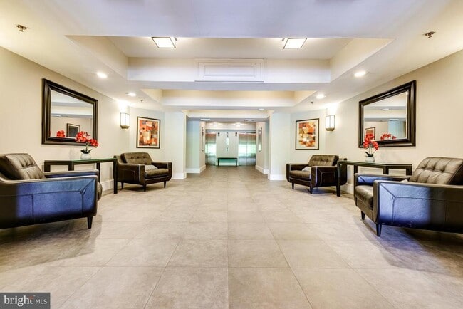 Building Photo - 545 E Braddock Rd