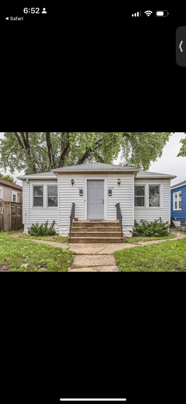 Building Photo - 1019 Central Ave W