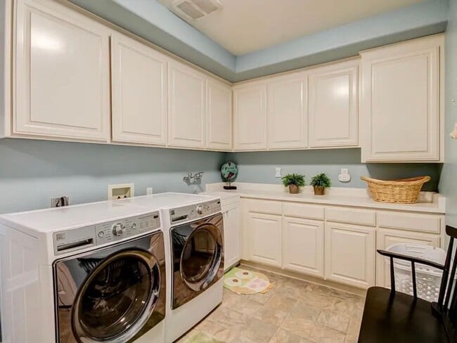 Building Photo - 4 Bedroom, 3 Bath Home in Ridgemark Golf & Country Club