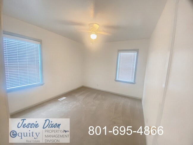Building Photo - 219 Country Club Dr