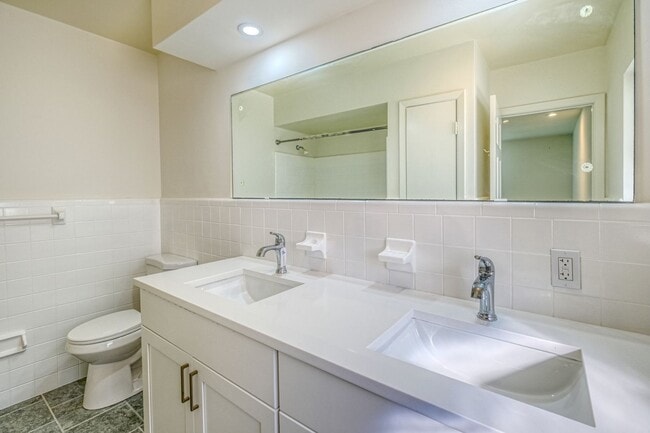 Building Photo - THIS SIZEABLE 4 BEDROOM, 3 ½ BATH, 2482 SQFT RESIDENCE IS READY FOR A LONG TERM RENTER.