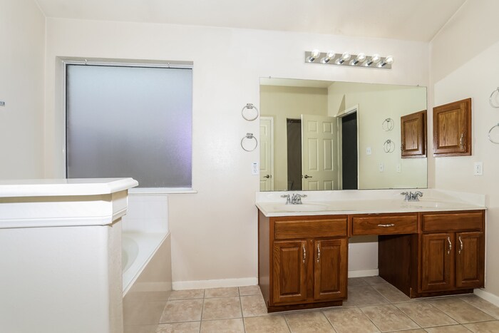 Building Photo - 28615 Hidden Cove Dr