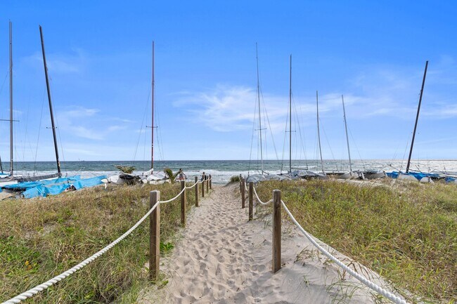 Building Photo - 7020 Half Moon Cir