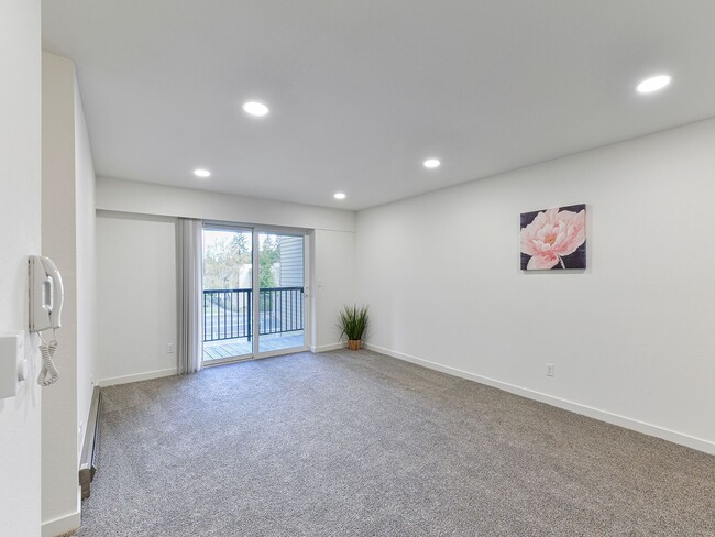 Primary Photo - Like New Top Floor Beautifully Remodeled 2...