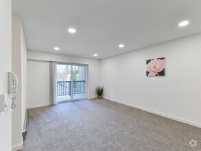 Building Photo - Like New Top Floor Beautifully Remodeled 2...