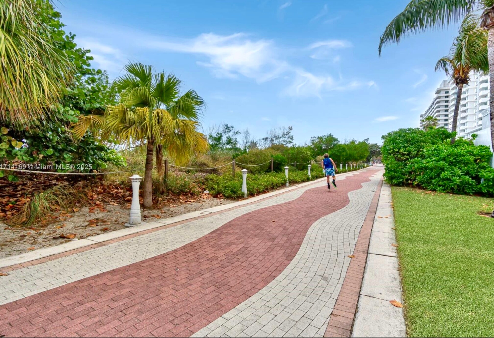 Building Photo - 5701 Collins Ave