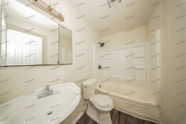 Building Photo - 3201 SW 49th St