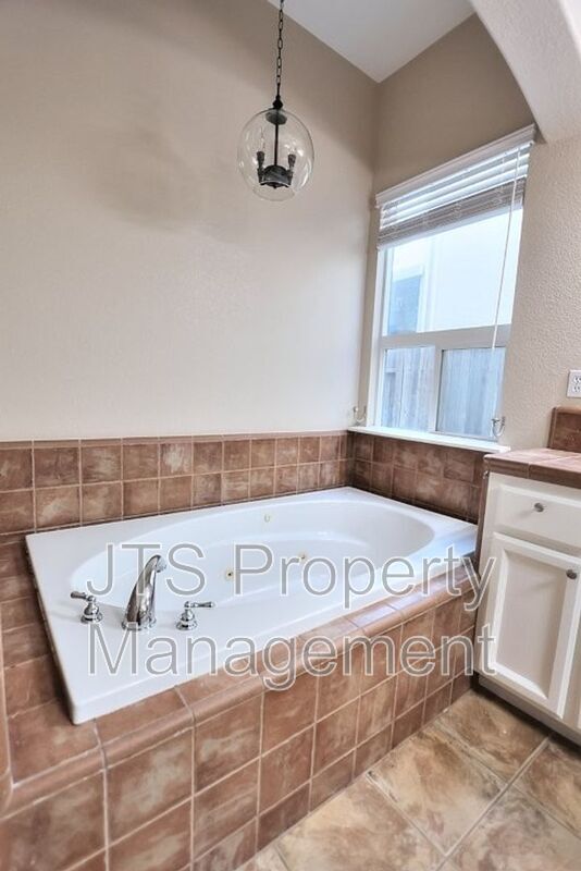 Building Photo - 2040 San Esteban Cir