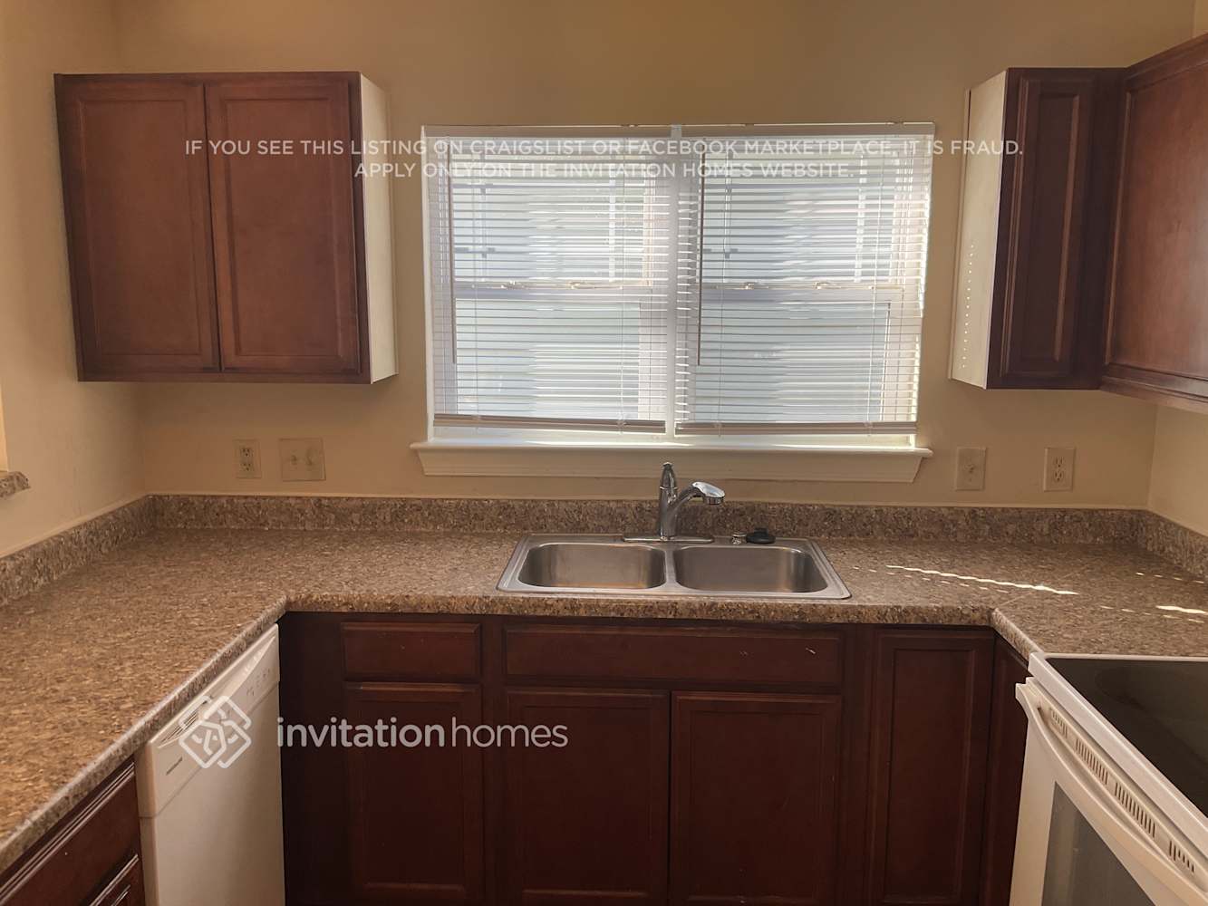 Building Photo - 1807 Chantilly Ln