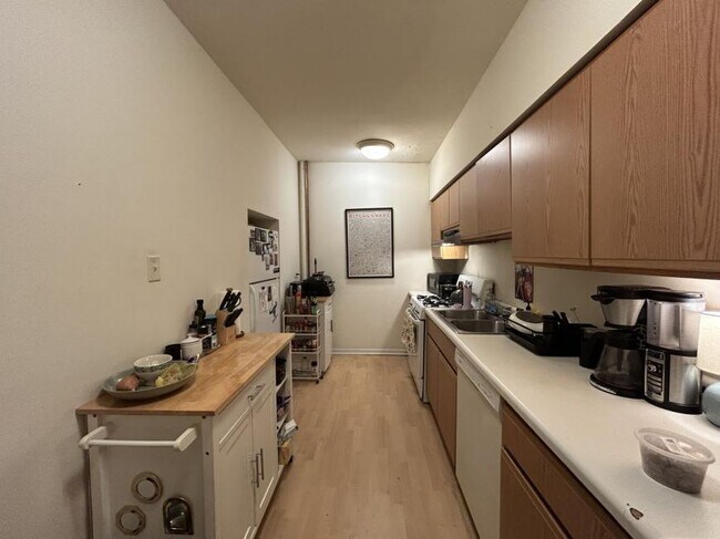 Building Photo - 1 bedroom in Chicago IL 60625