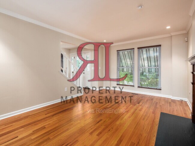 Building Photo - 362 W 4th Ave