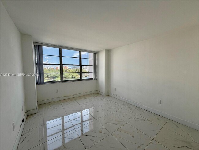 Building Photo - 18081 Biscayne Blvd