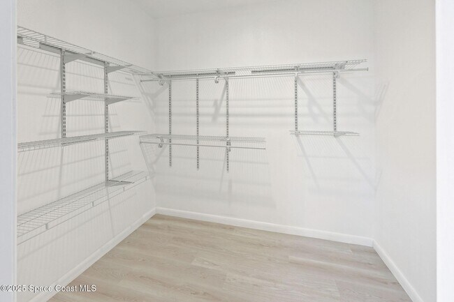 Building Photo - 746 Harriet Ave SW