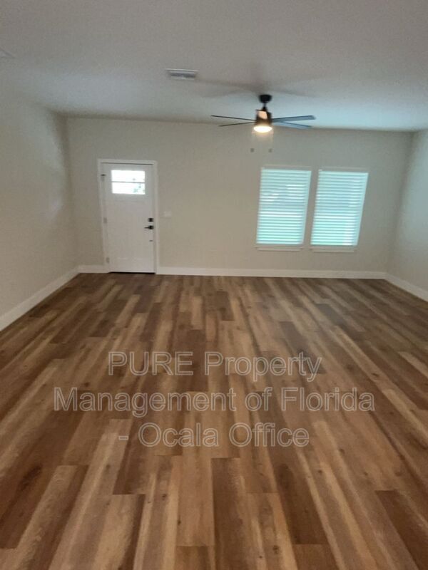 Building Photo - 2635 NE 37th Place Rd