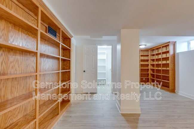 Building Photo - 502 32nd Ave S