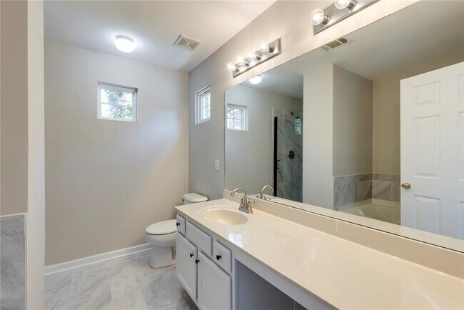 Building Photo - 283 Hiawassee Dr